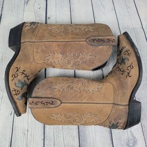 Leather snip toe heeled western rustic cowboy boots